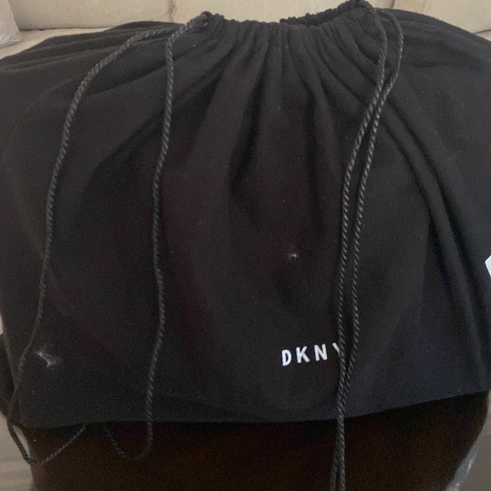 DKNY SATCHEL - Picture 10 of 15